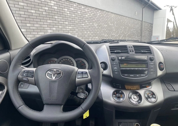 Toyota RAV4 cena 27770 przebieg: 204085, rok produkcji 2009 z Radom małe 232